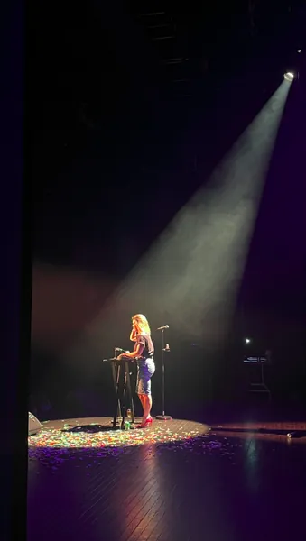 Laurie Peret au piano